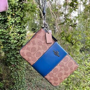 NWT COACH Small Wristlet In Color block Signature Canvas 32445 AUTHENTIC